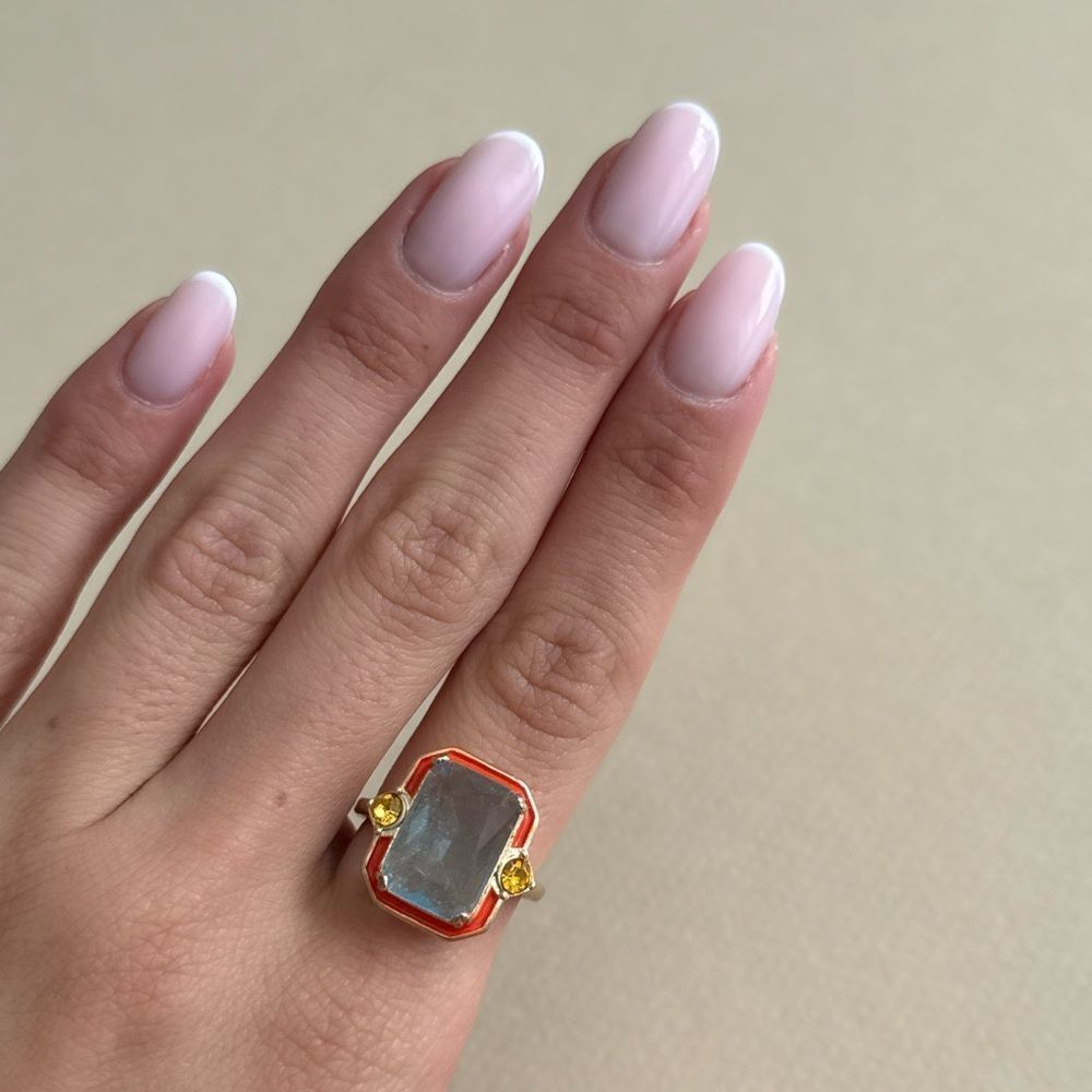 Elegant Blue and Gold Ring - Picture 2 of 4